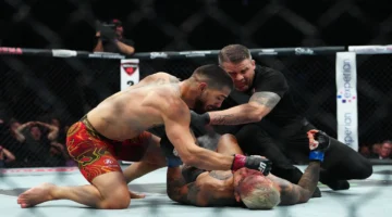 ضربات مثيرة للجدل.. ردود فعل قوية ضد توبوريا عقب نزاله الأخير أمام أوليفيرا